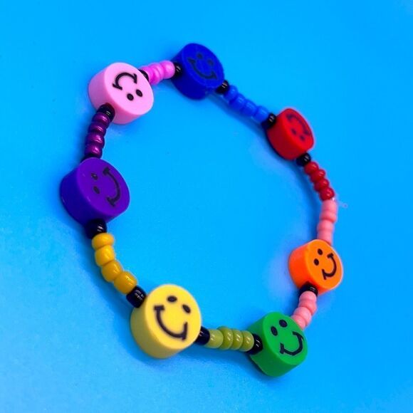 NWT Y2K Bracelets Rainbow Stretchy Beaded Bracelet - Picture 2 of 3